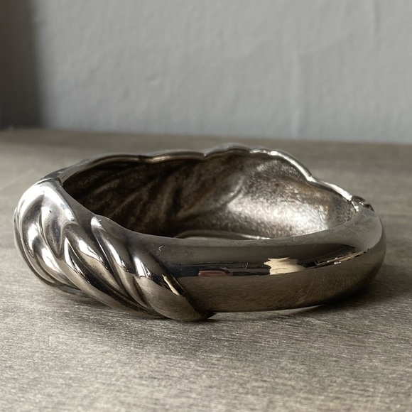 Silver Art Nouveau Style Hinged Bangle - Picture 3 of 6